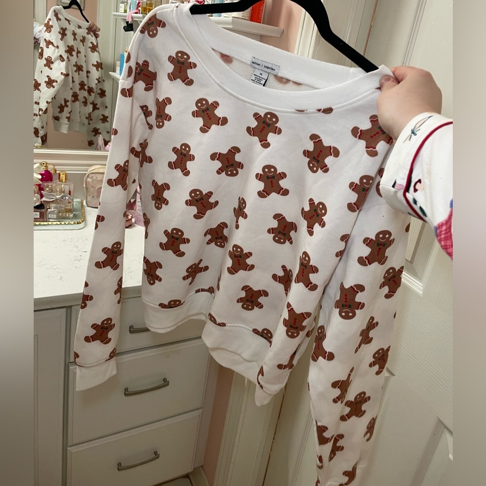 Gingerbread Motif Crew Neck